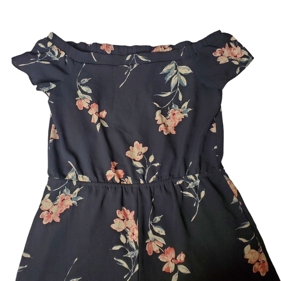 MICHEL Studio Black and Pink Floral Culotte Jumpsuit with Wide-Leg Design - Picture 2 of 8